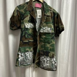 Authentic military jacket with elastic sleeve and lace detail